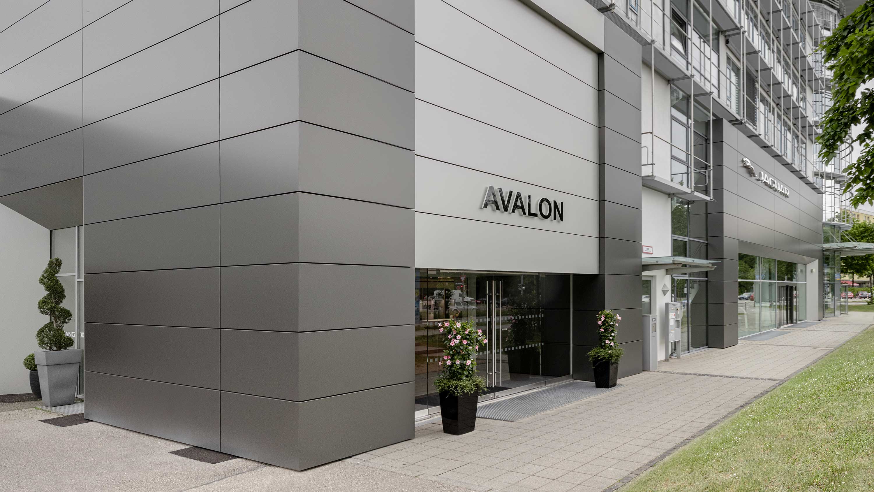 Emil Frey Avalon Premium Cars in München Nord